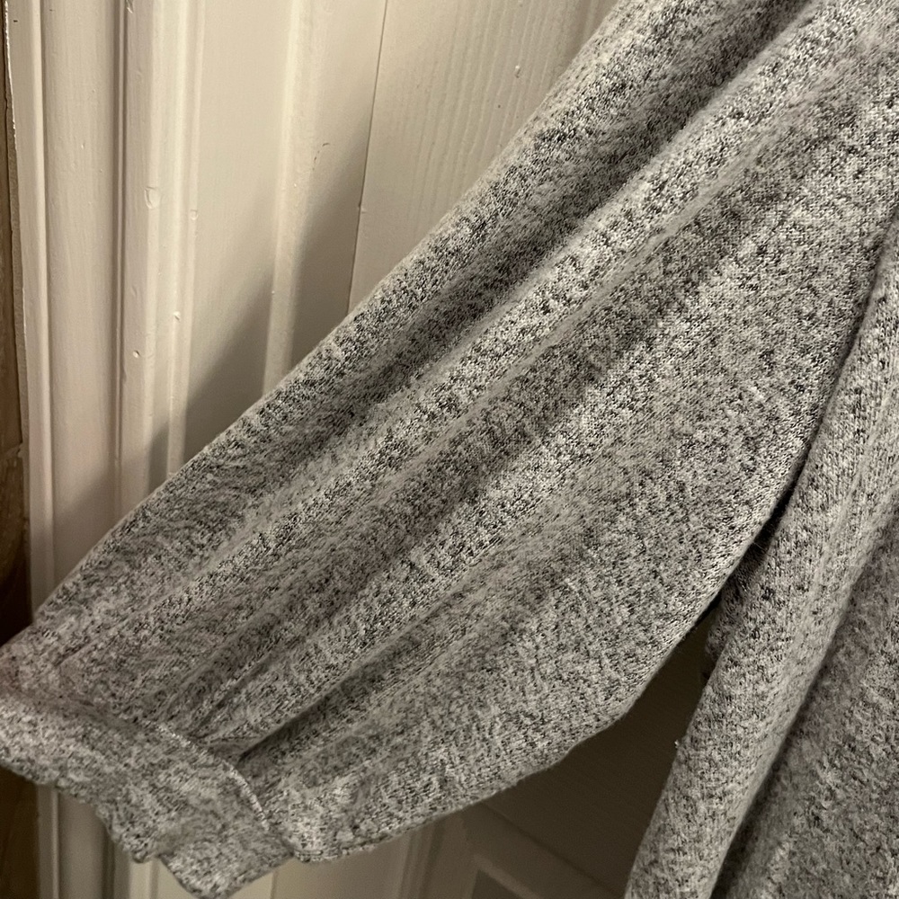 2x NWT grey sweater - Picture 4 of 4